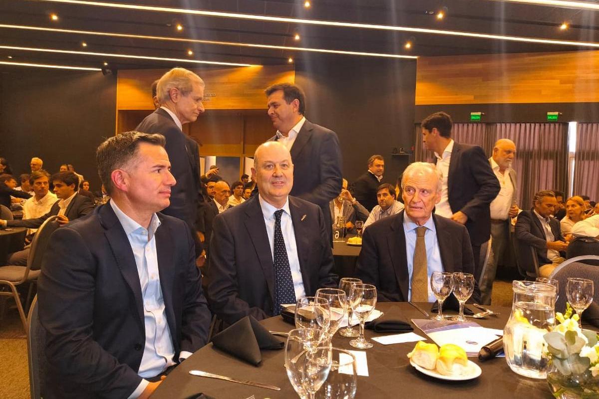Sturzenegger impulsa la negociación por empresa y plantea una nueva relación entre trabajadores y empleadores