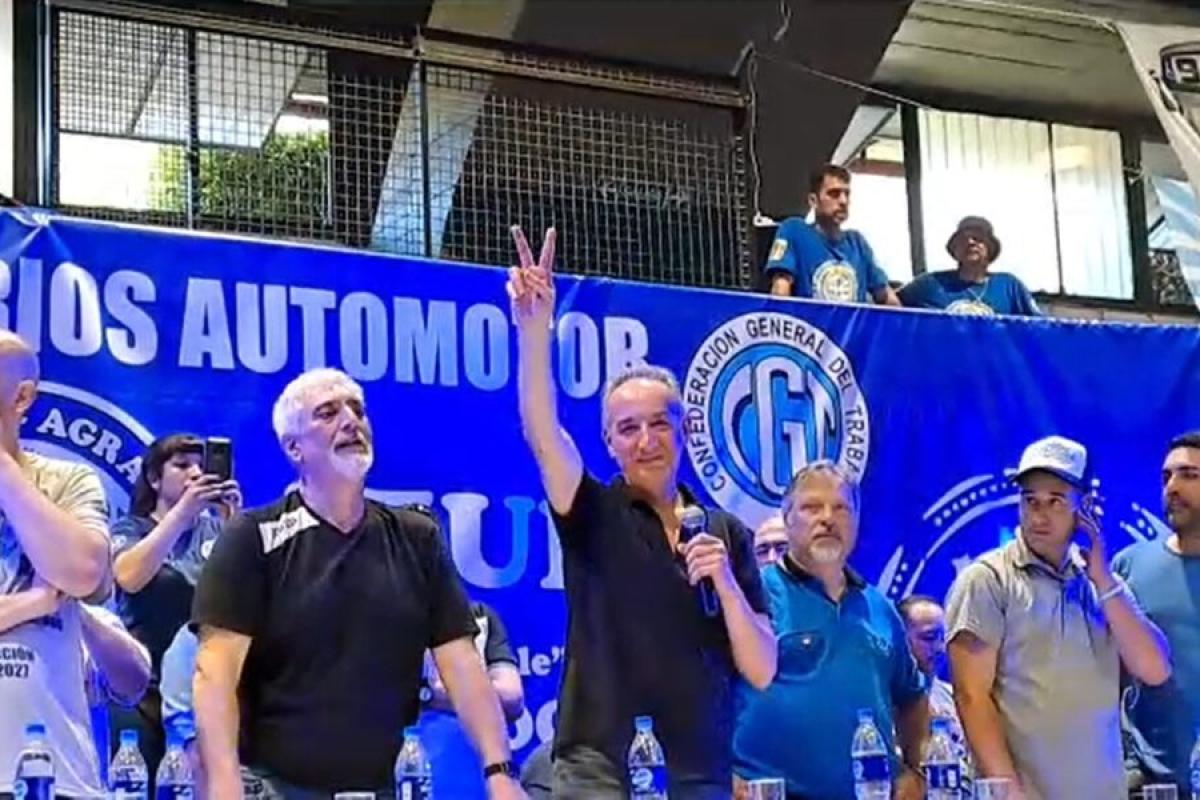 Choque sindical en el transporte: Bustinduy rompe el paro de la UTA y garantiza colectivos en el AMBA