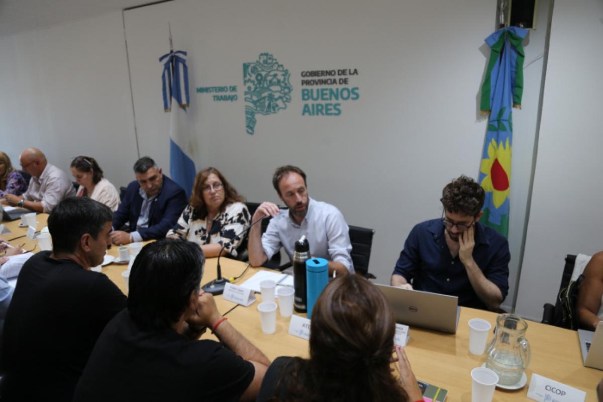 La Provincia acordó con las y los trabajadores docentes y estatales un ...