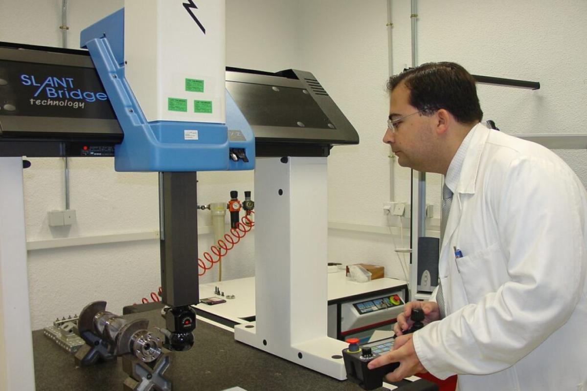 Denuncian que laboratorios privados buscan contratar “por afuera” a técnicos del INTI tras el cierre de áreas clave