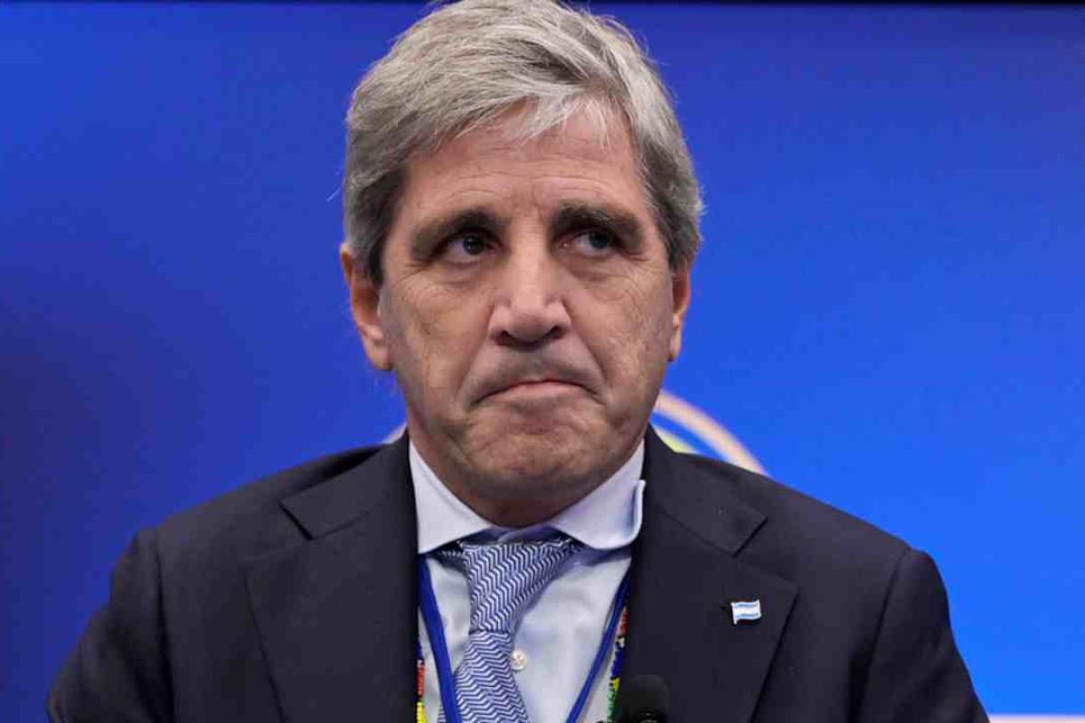 Caputo confirmó el plan: la economía real, al freezer