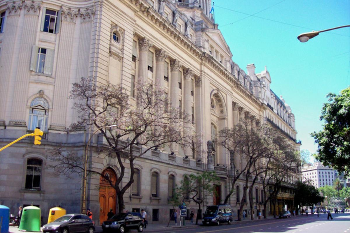 El presupuesto porteño 2026 prevé recortes en salud, educación y vivienda