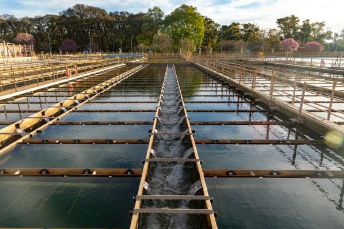 Privatización de AySA: el Gobierno habilita subas automáticas y cortes por falta de pago
