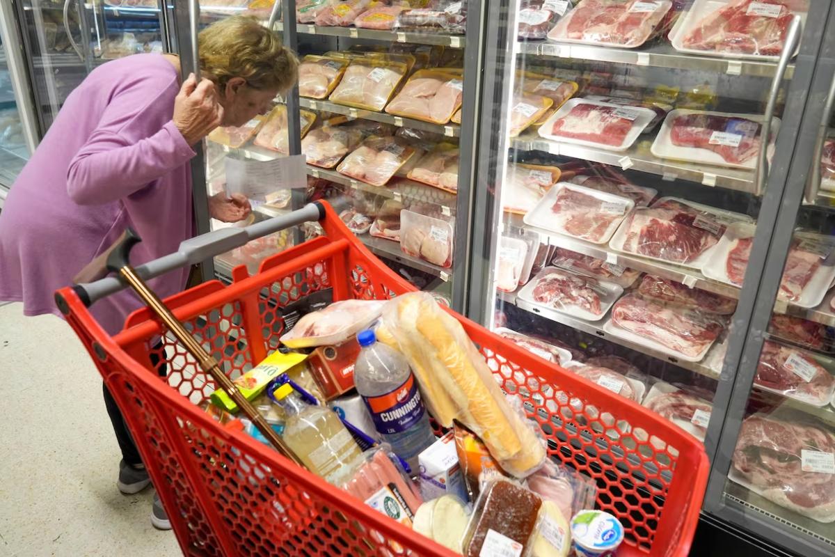 El Gobierno apuesta a una inflación por debajo del 2% y espera una nueva caída del riesgo país