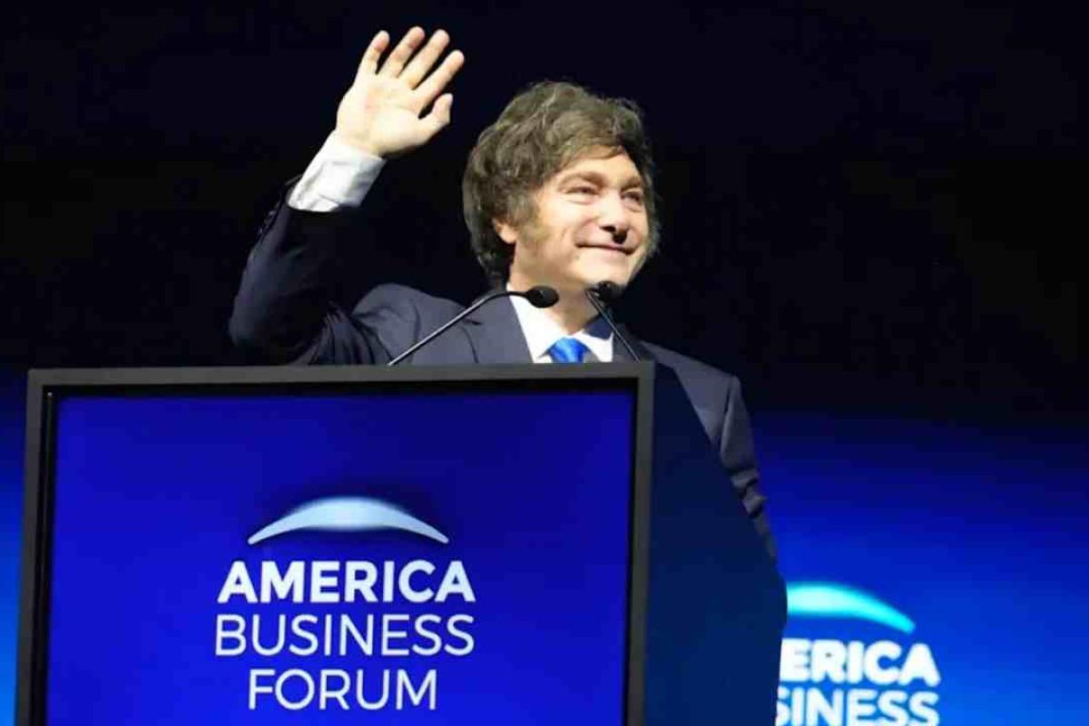 El Gobierno ultima una nueva reforma laboral con eje en la productividad, los convenios por empresa y el banco de horas