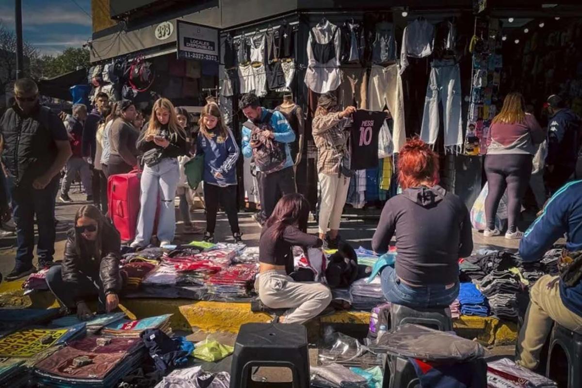 Crece la precarización laboral: el empleo informal aumentó más de 28% en la última década