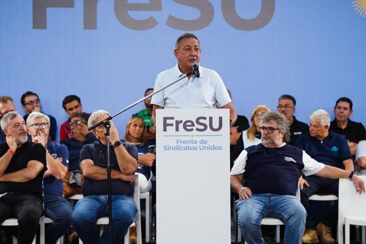 Duro discurso de Omar Maturano contra la CGT en el plenario del FreSU: críticas por la multa y reclamo de mayor confrontación