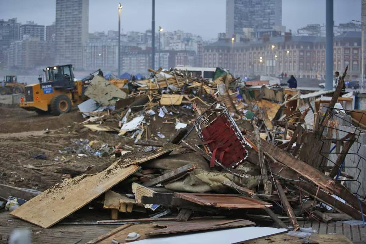 Feriantes denuncian desalojo en Mar del Plata y apuntan contra Montenegro: “No aceptamos el desmantelamiento sin alternativa”