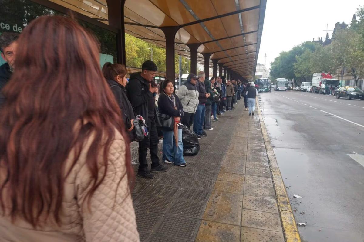 La UTA lanzó una retención de tareas y anticipa una jornada con menos colectivos en el AMBA