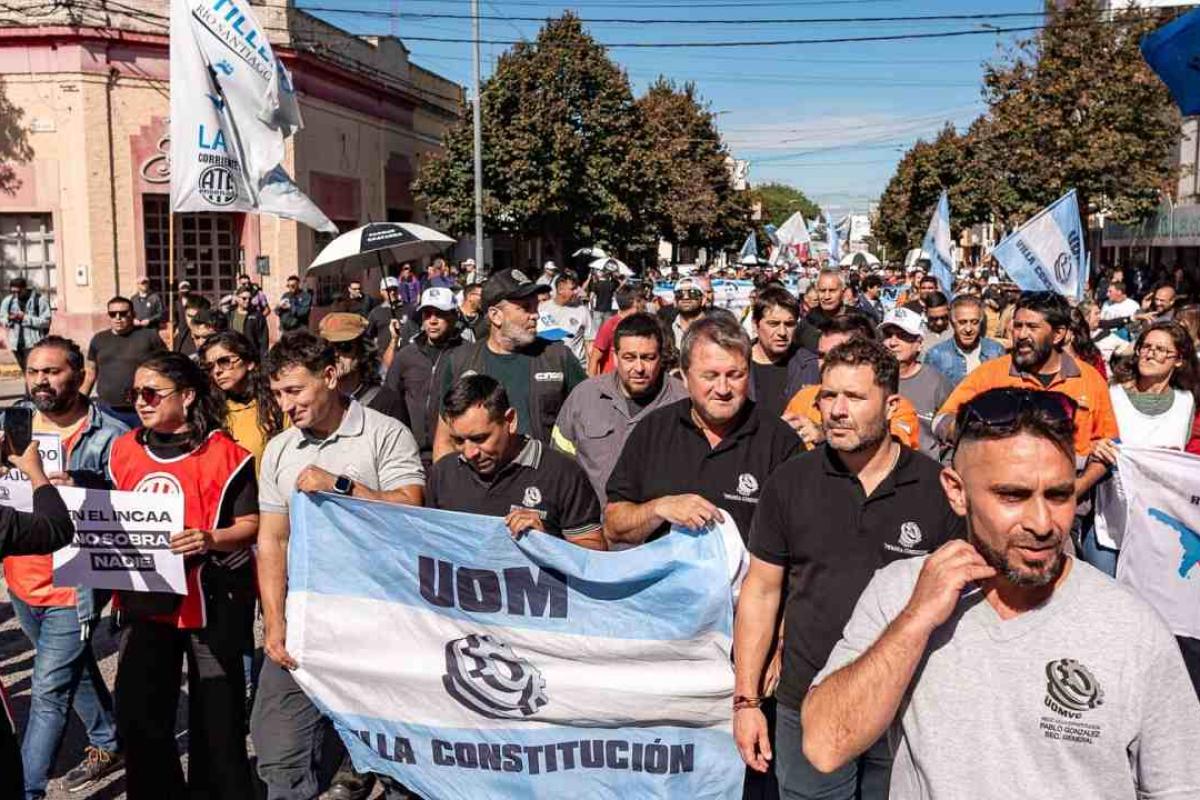 Tensión en Acindar: la UOM movilizó junto a contratistas por salarios, suspensiones y seguridad