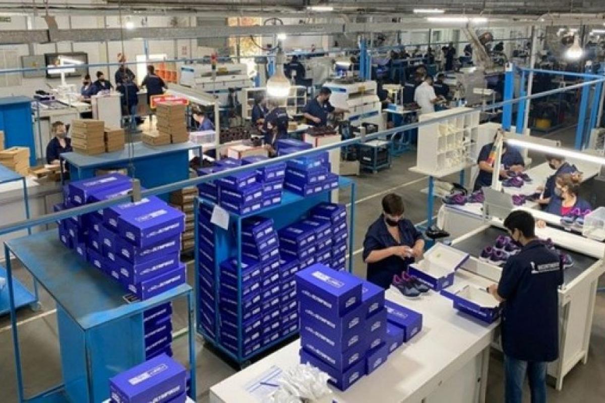 La crisis del calzado se profundiza: más de 100 fábricas cerradas y 10.000 empleos perdidos