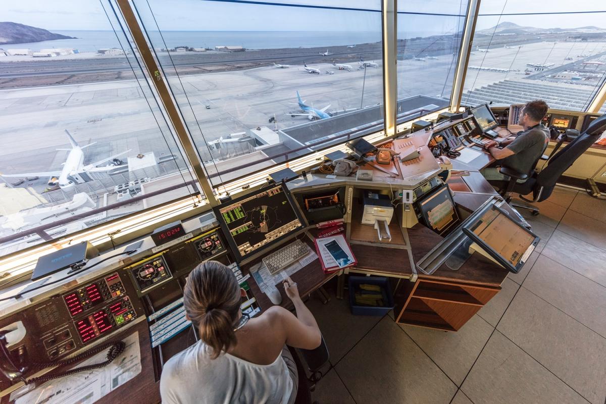 Aerolíneas denunció a controladores aéreos en medio del paro y crece la tensión por el reclamo salarial