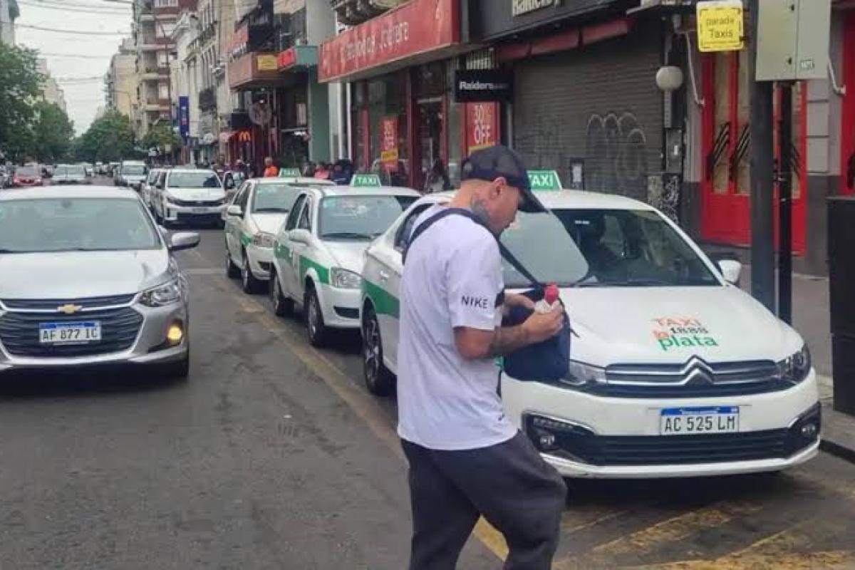 Taxistas platenses impulsan una ordenanza para garantizar el acceso al GNC en medio de la crisis de abastecimiento