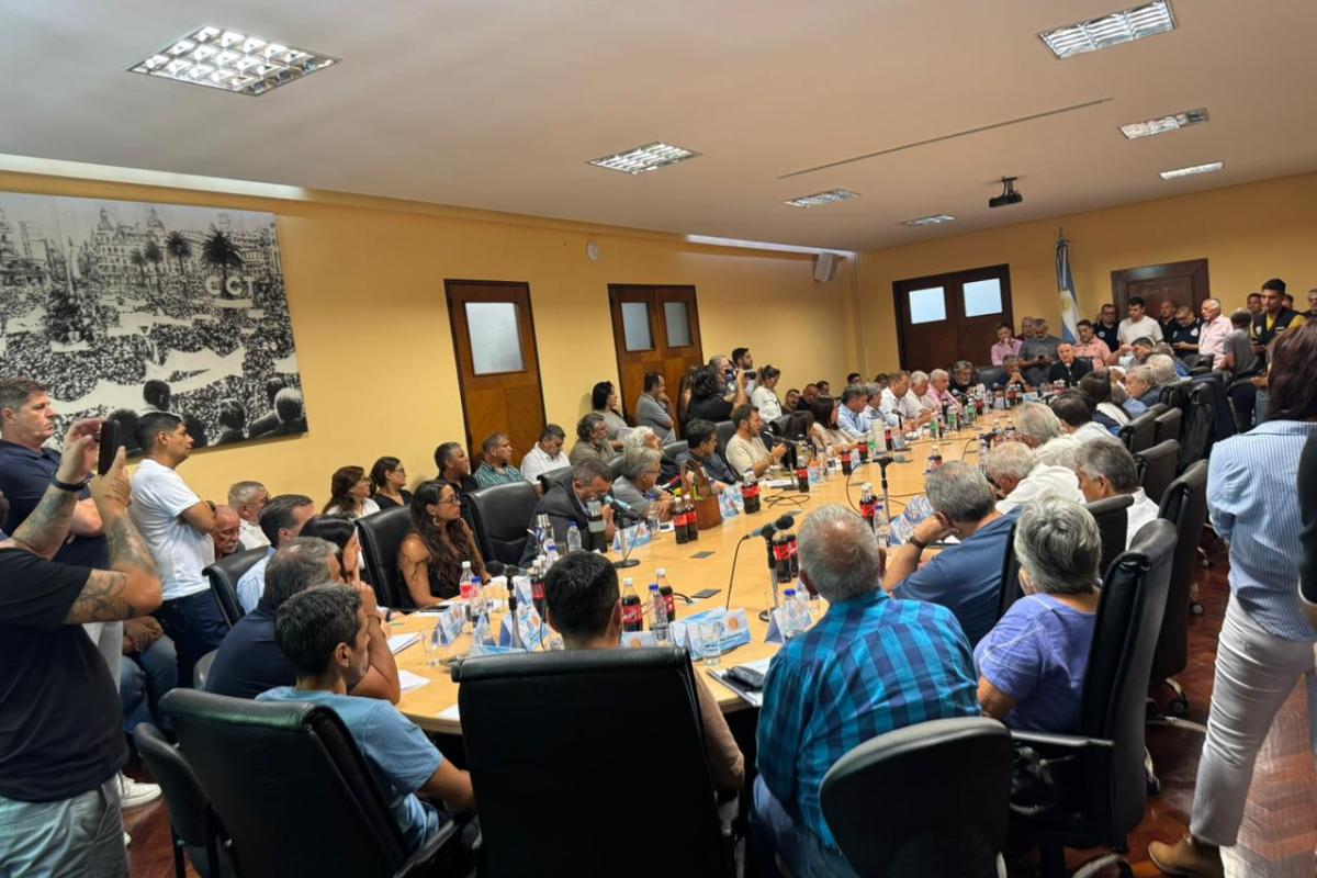 Con la imagen de Maradona, la CGT relanza su plan de lucha y convoca a marchar junto a los jubilados