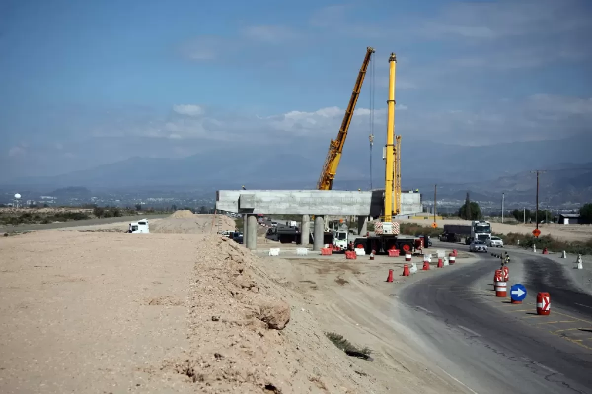 El ajuste en la obra pública golpea a la construcción: frenan trabajos en la Ruta 40 en San Juan y despiden a 95 trabajadores