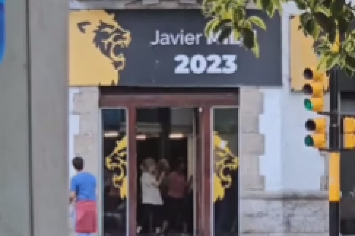 Controversia en un local militante de Milei: suena música de Lali Espósito en una clase de zumba