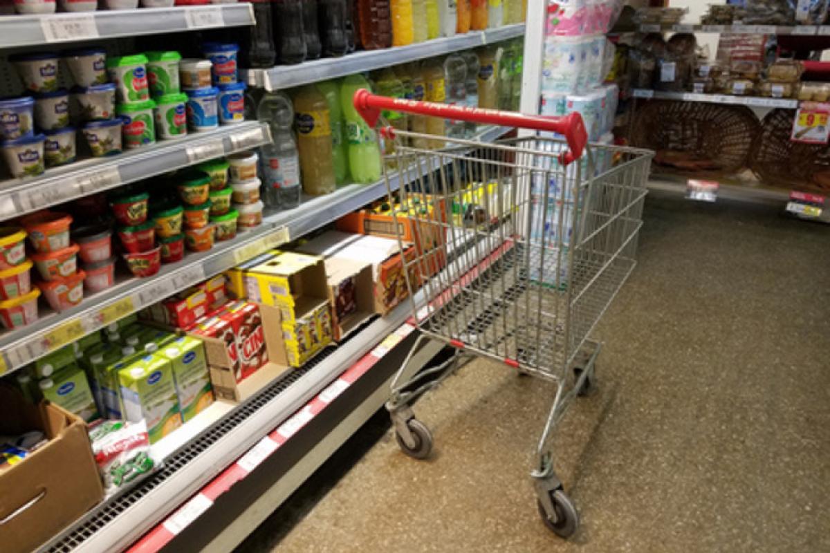 Crisis en los hogares: advierten que la mitad de las familias no llega a fin de mes y crece el endeudamiento con tarjetas