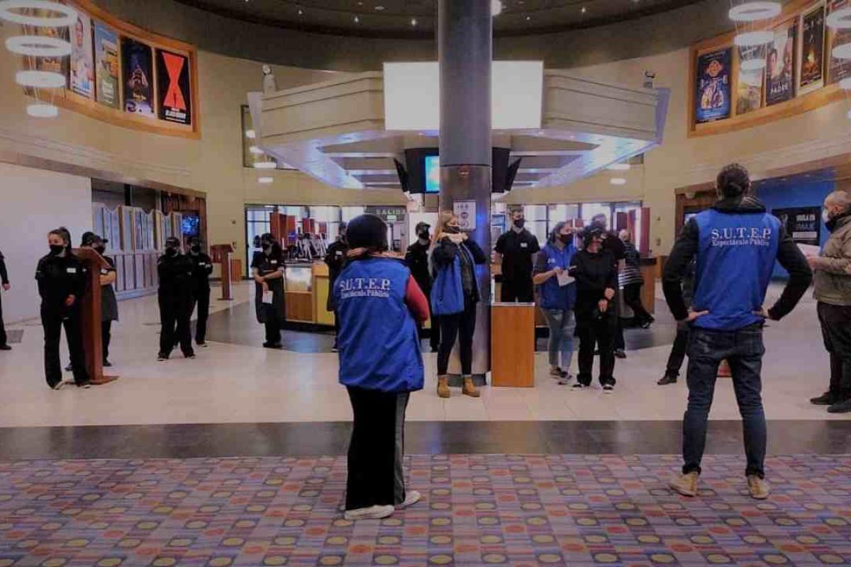 SUTEP acordó un aumento salarial semestral para trabajadores de cines tradicionales
