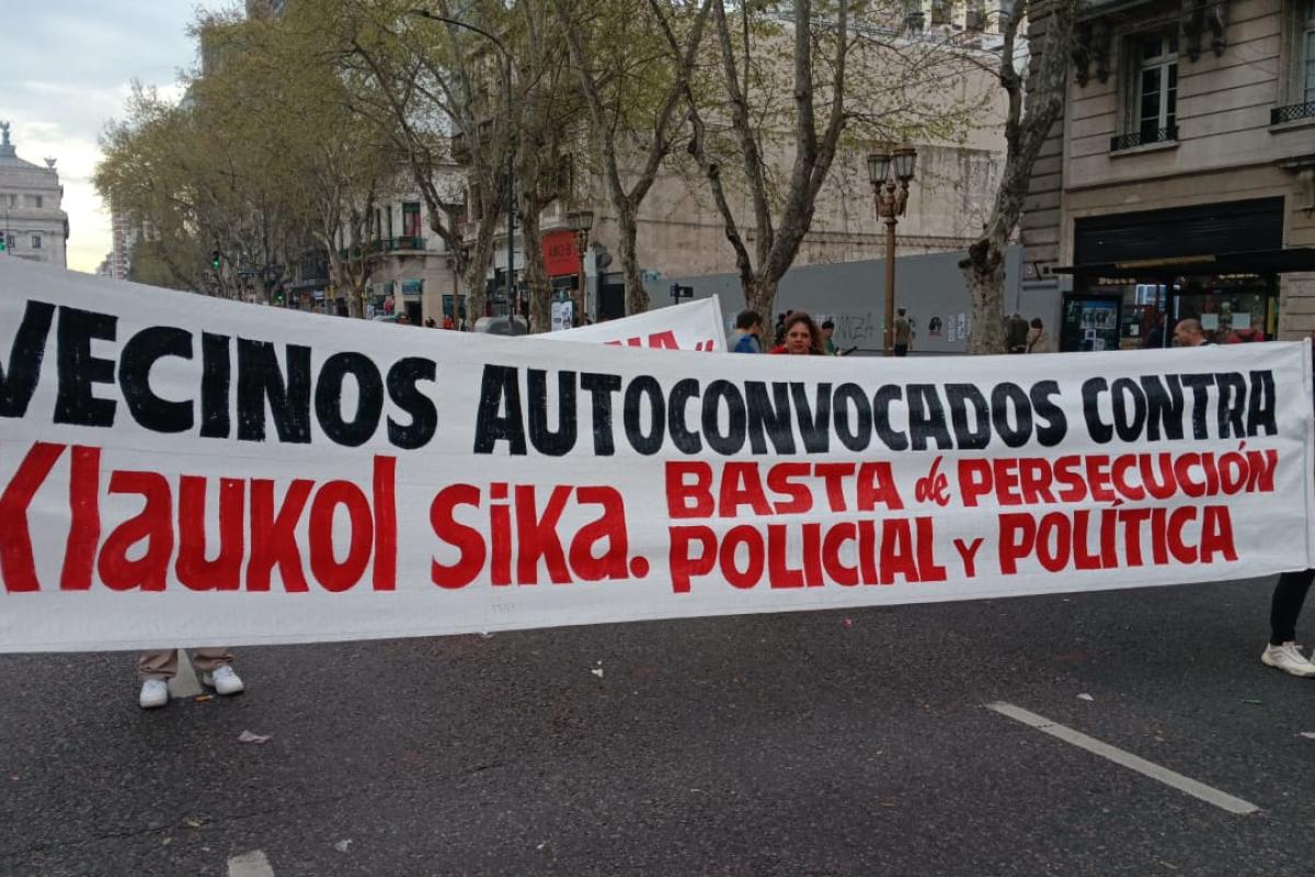 Vecinos de La Matanza participaron de la “Marcha de la Bronca” y volvieron a visibilizar su conflicto con Sika Klaukol