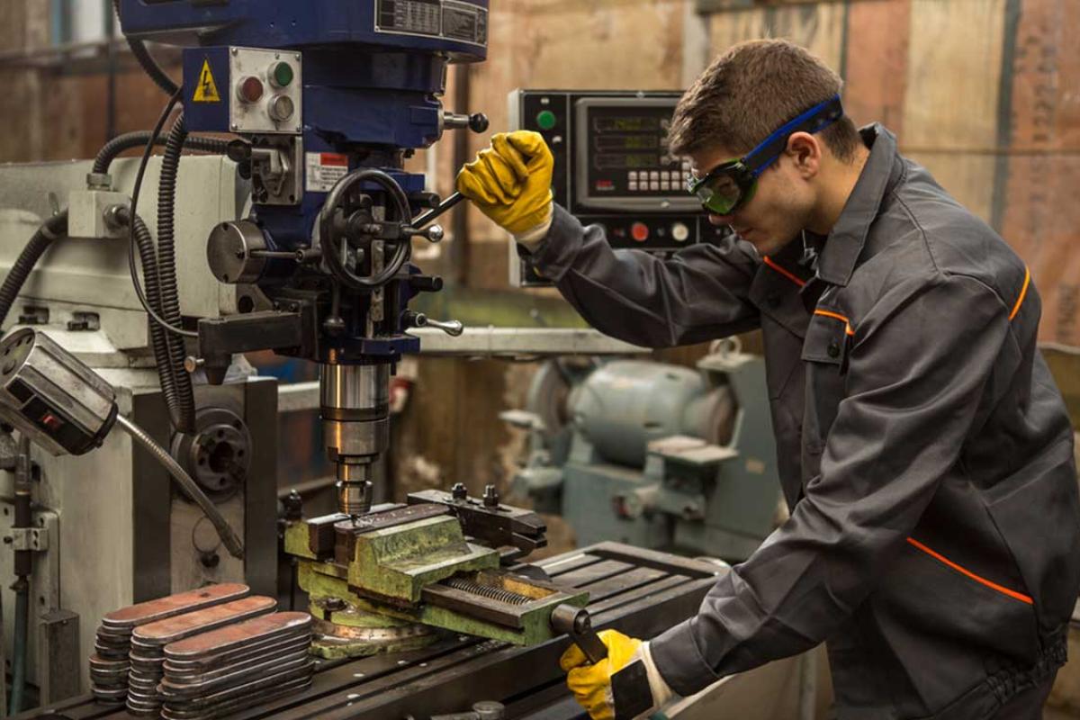 El empleo industrial profundiza su caída y toca uno de los niveles más bajos de los últimos 20 años