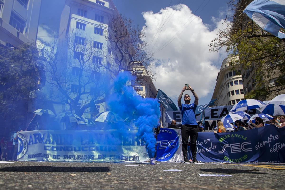Crisis salarial: una encuesta revela que casi 9 de cada 10 argentinos creen que un solo empleo ya no alcanza