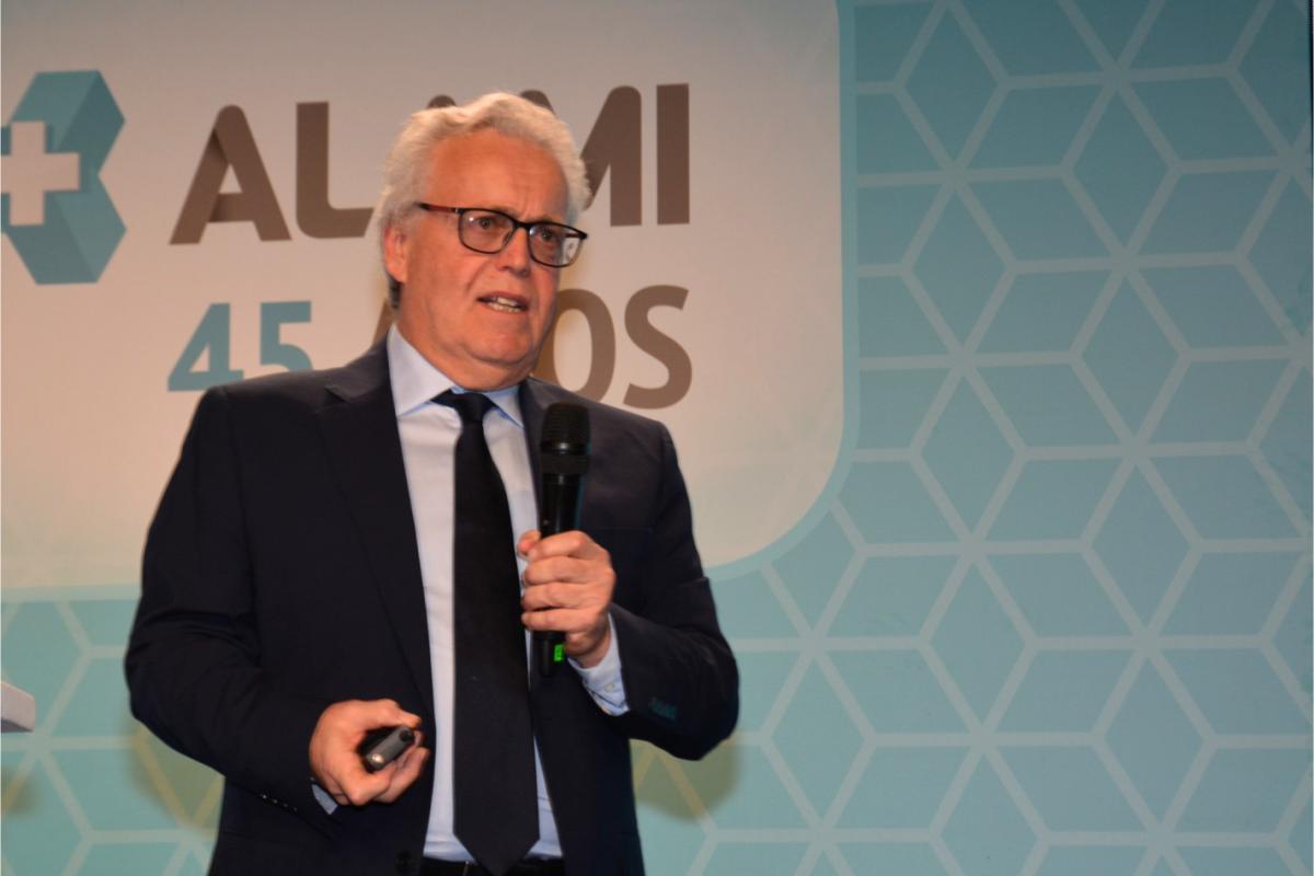 Crecen las versiones sobre una inminente salida de Claudio Stivelman de la Superintendencia de Salud y los gremios analizan acciones judiciales