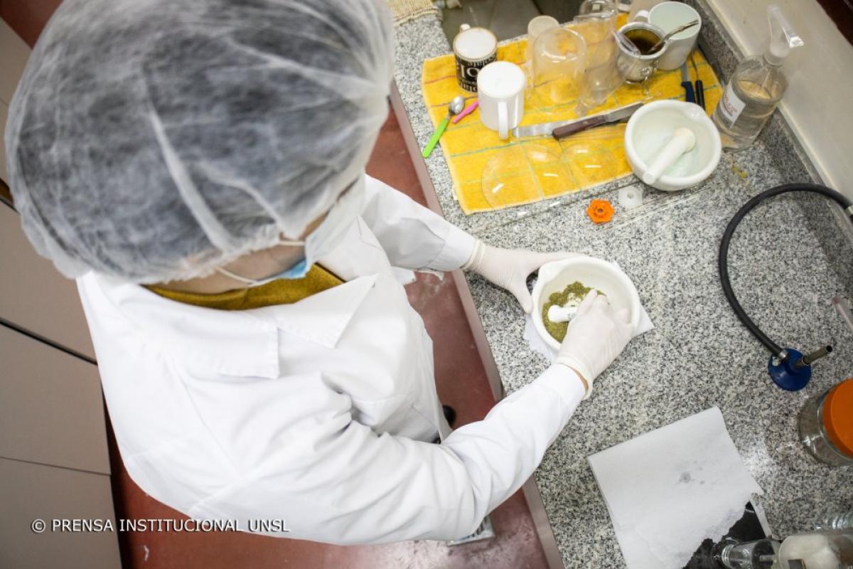 Farmacéuticos y bioquímicos en alerta: rechazan la desregulación de importaciones y advierten riesgos para la salud