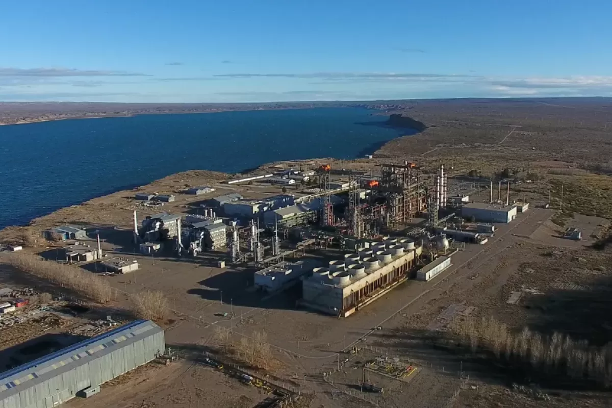 Neuquén: trabajadores vuelven a movilizarse para exigir la reactivación de la Planta de Agua Pesada y el pago de salarios