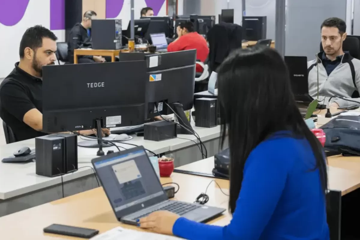 El Gobierno activó un plan de retiros voluntarios en ANSES y prevé recortar miles de puestos