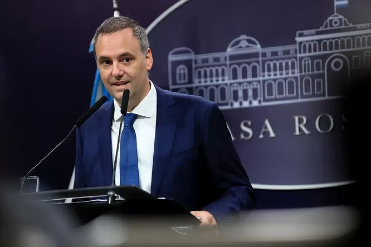 Adorni minimizó el aumento del desempleo y afirmó que “el salario rinde más”