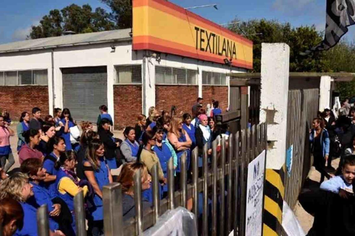 Textilana: tras una masiva resistencia gremial, los trabajadores lograron mejores condiciones en las suspensiones y frenaron la polifuncionalidad