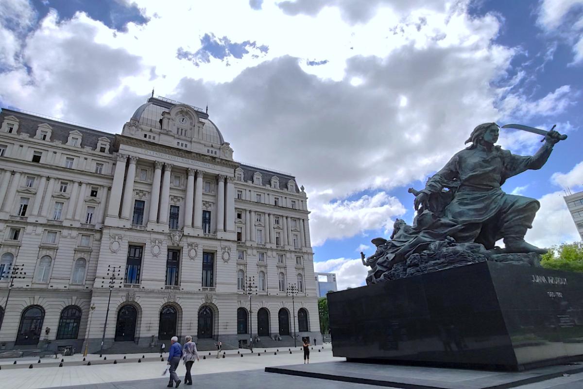 Tensión en el Palacio Libertad por demoras en los pagos a las empresas de limpieza