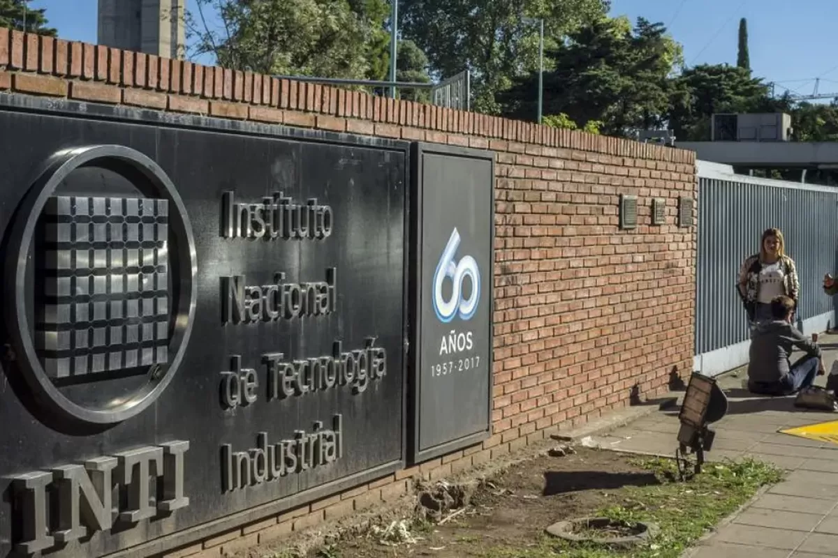 Denuncian un plan de más de 700 despidos en el INTI y advierten sobre un “vaciamiento” del organismo