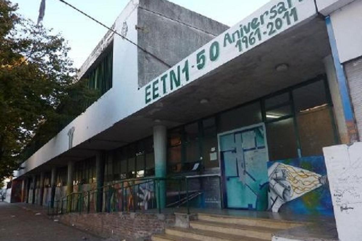 Alerta en La Plata: Denuncian que una persona armada ingresó a la Técnica N 1