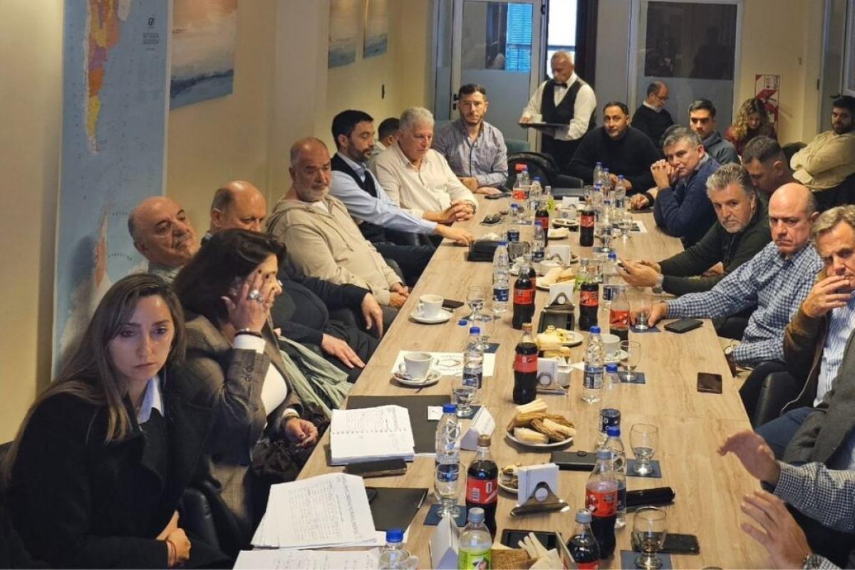 La marina mercante impulsa una alternativa legislativa para proteger el cabotaje y el empleo argentino