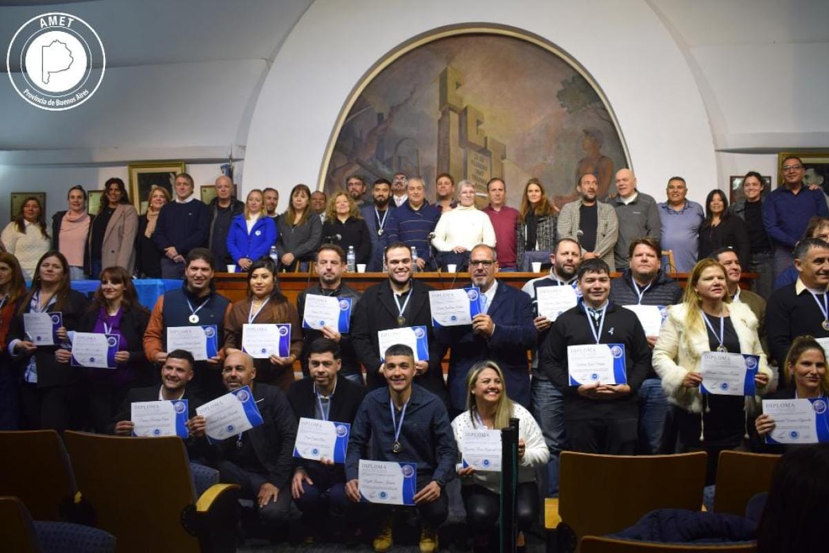 AMET Buenos Aires entregó títulos a 98 nuevos profesores de educación técnica: “Mejora las prácticas docentes y fortalece la formación”