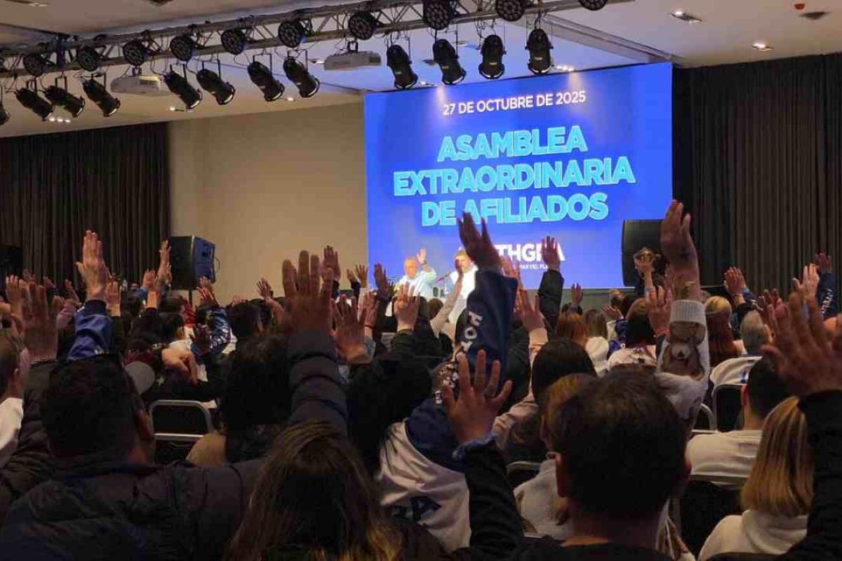 Barrionuevo moviliza a Gastronómicos frente a la Cámara del Trabajo para exigir la reanudación de las elecciones en la UTHGRA