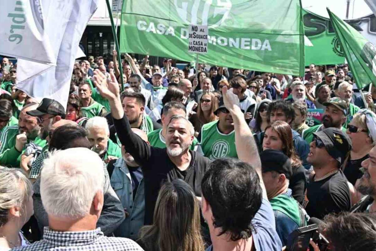 Aguiar celebró la postergación de la reforma laboral y llamó a profundizar la lucha con un paro activo