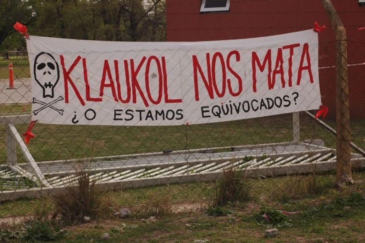 Zoe lucha por respirar: denuncian contaminación de Klaukol y complicidad política en La Matanza