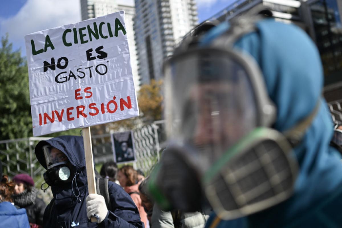 Ciencia bajo el agua y en la calle: mientras el Conicet hace historia en el fondo del mar, sus científicos enfrentan una crisis sin precedentes