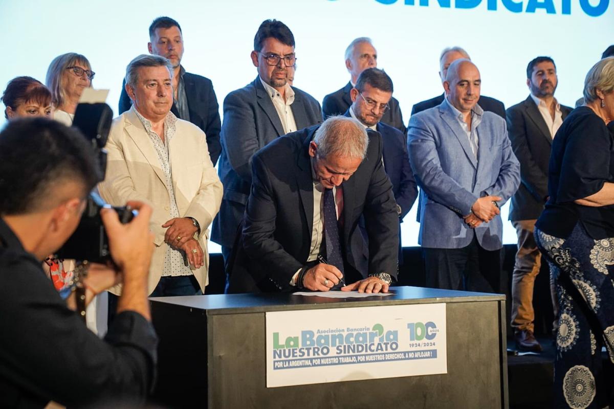 La Bancaria ajustó salarios por inflación y el sueldo inicial del sector ya supera los $2 millones