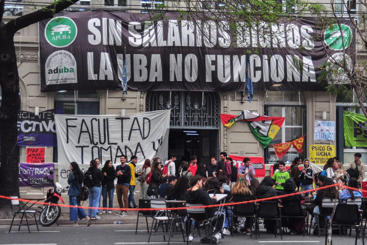 El salario docente universitario perdió el equivalente a siete meses de ingresos durante el gobierno de Milei
