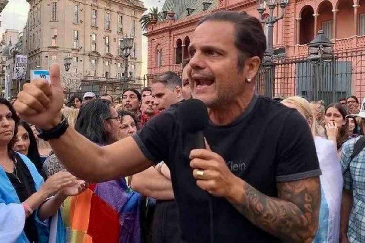 Marcelo Peretta y Eduardo Feinmann protagonizaron un violento cruce en la puerta de Radio Mitre