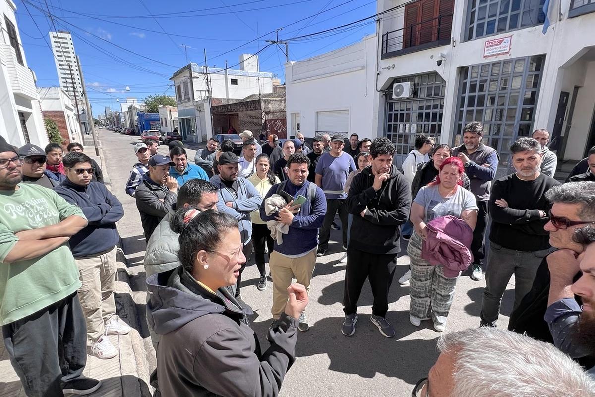 Avex convocó a trabajadores para realizar faenas puntuales, pero aclaró que no pagará los salarios adeudados
