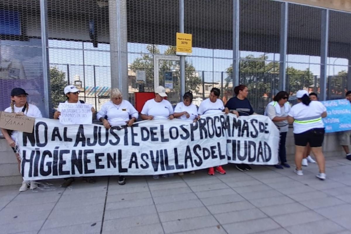 Ciudad de Buenos Aires: denuncian 5.000 despidos en “Veredas Limpias” y el fin de convenios en barrios populares