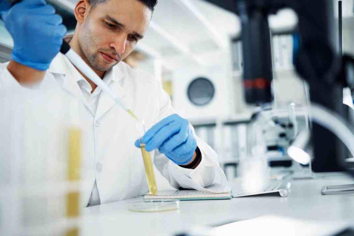 Farmacéuticos acordaron paritarias y el salario básico superará los $3,6 millones en junio