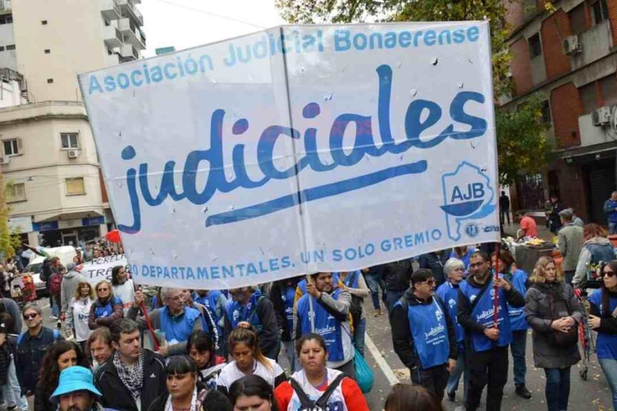 Docentes paran 24 horas y judiciales reclaman reabrir paritarias en la Provincia de Buenos Aires