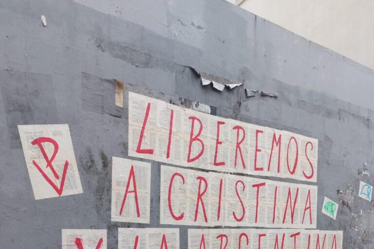 Más de 60 gremios respaldaron a Cristina Kirchner frente a su domicilio y reclamaron mayor protagonismo de la CGT