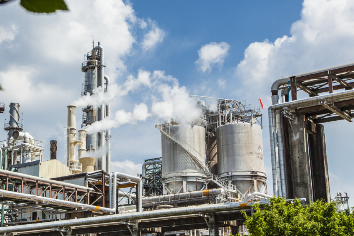 La crisis industrial golpea a las multinacionales: Alpek Polyester Argentina cierra su planta de reciclaje en Zárate