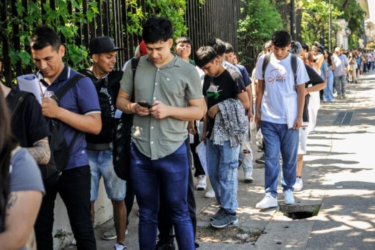 La desocupación vuelve al centro de la escena y preocupa especialmente a los jóvenes